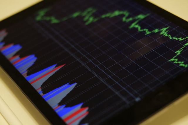 Un tableau de bord de statistiques affiché sur un écran